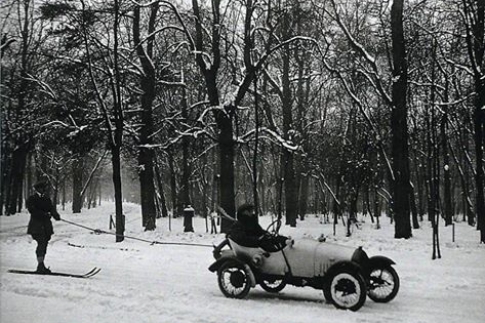 Winter Sports the old-fashioned way with a Peugeot Bebe!